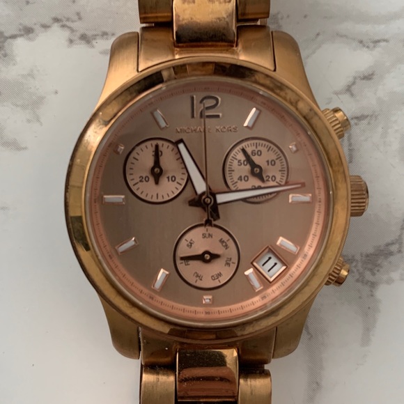 Michael Kors Rose Gold Watch - Picture 4 of 12